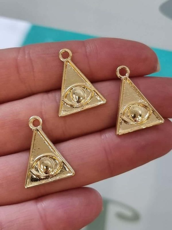 Piramit Göz Kabartmalı Kararmaz Kolye Ucu